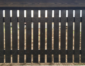 Дървена ограда от масив